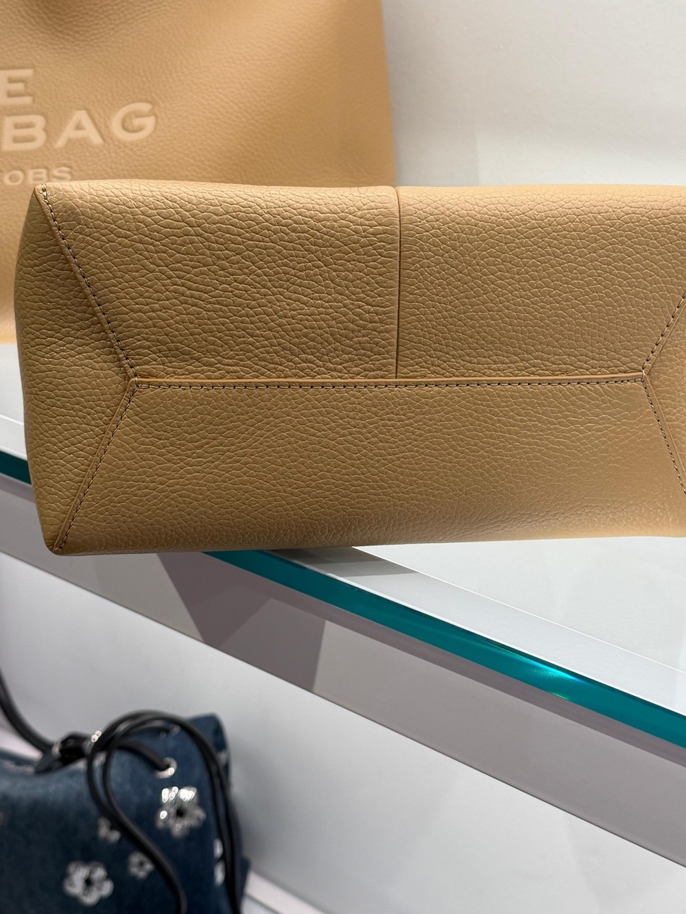 Marc Jacobs The Sack Bag in tan pebble leather - Picture 3 of 15